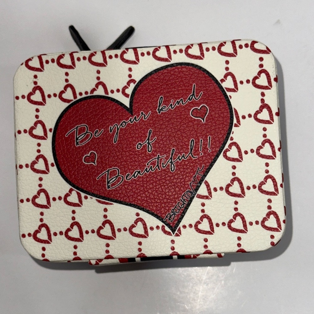 Brighton travel jewelry case zipper closure.